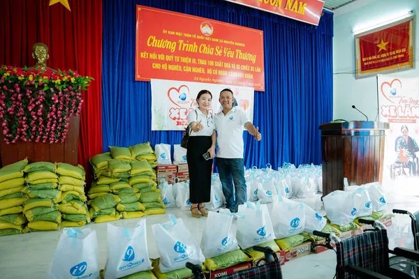 Biểu tượng hỗ trợ cộng đồng tại Việt Nam, với người đang giúp đỡ lẫn nhau.